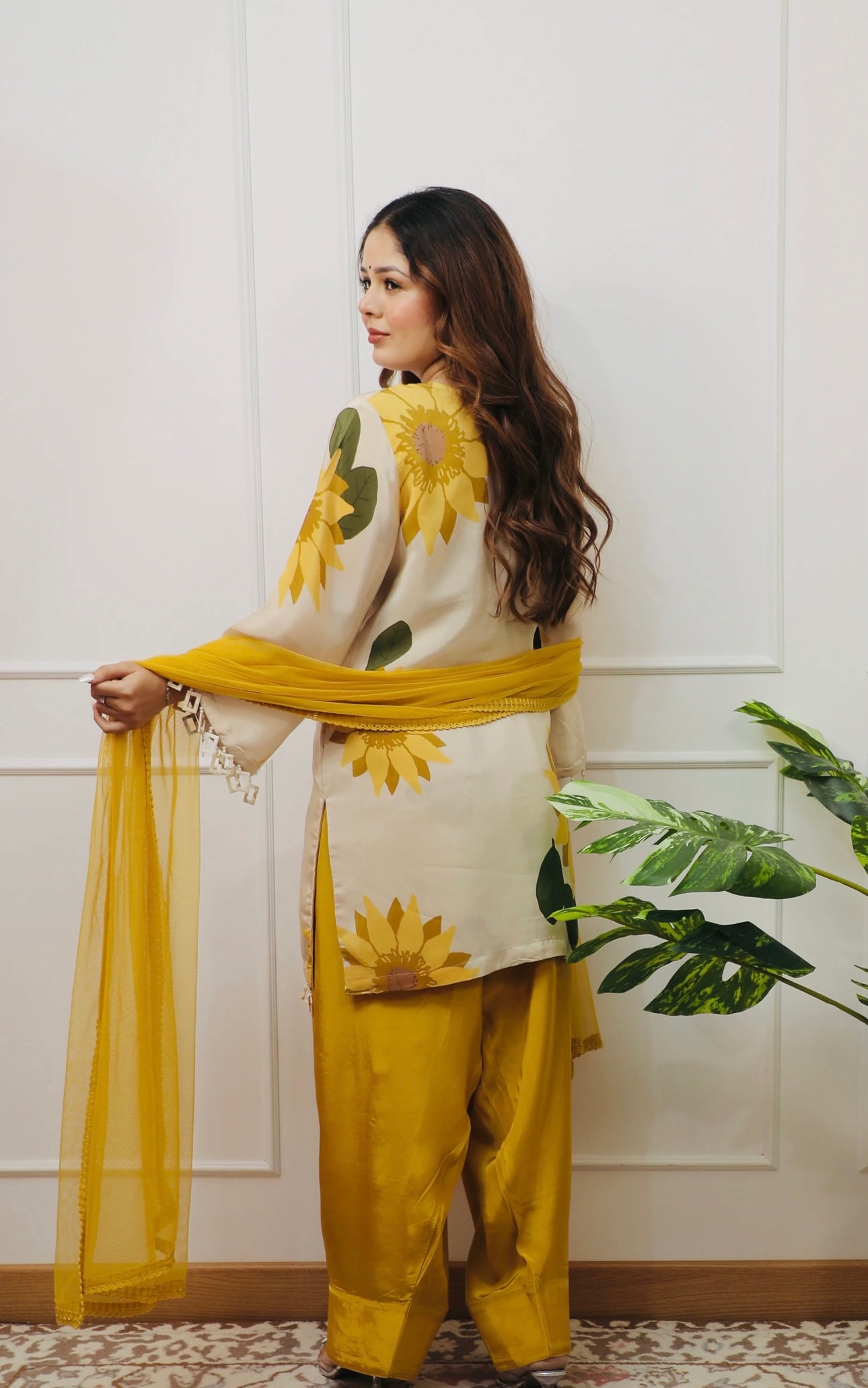 Surajmukhi Farshi Suit